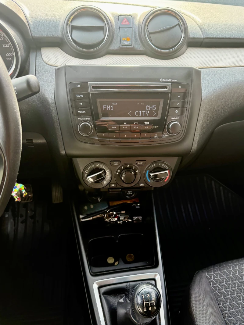 Suzuki Swift 1.2i, снимка 12 - Автомобили и джипове - 52460433