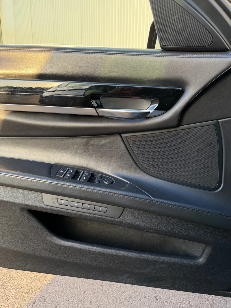 BMW 750 ЛИЗИНГ ЗАКУПЕНА ОТ М CAR Bg, снимка 9 - Автомобили и джипове - 52187659