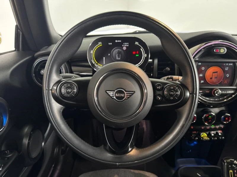 Mini Cooper s Essential, снимка 8 - Автомобили и джипове - 52247264