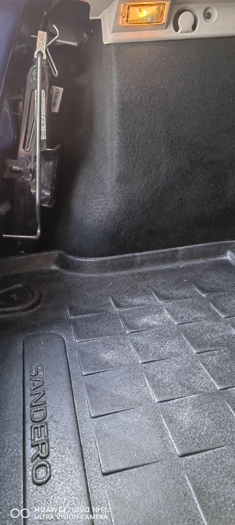 Dacia Sandero  4 цилиндъра 1.2 75к.с, снимка 14 - Автомобили и джипове - 52654004