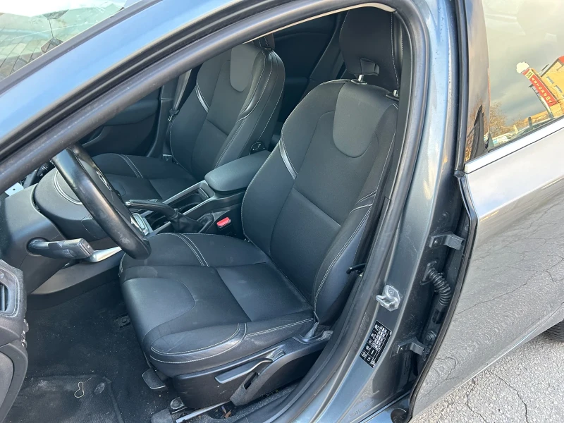 Volvo V40 2.0D 190k.c. LED DIGITAL , снимка 11 - Автомобили и джипове - 52915061