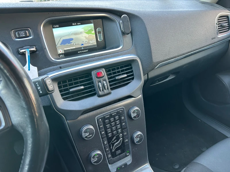 Volvo V40 2.0D 190k.c. LED DIGITAL , снимка 15 - Автомобили и джипове - 52915061