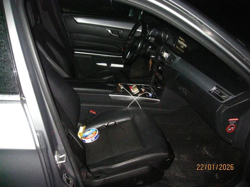 Mercedes-Benz E 250 4 MATIC 7G TRONIK, снимка 9 - Автомобили и джипове - 53193373