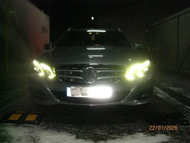 Mercedes-Benz E 250 4 MATIC 7G TRONIK, снимка 2 - Автомобили и джипове - 53193373