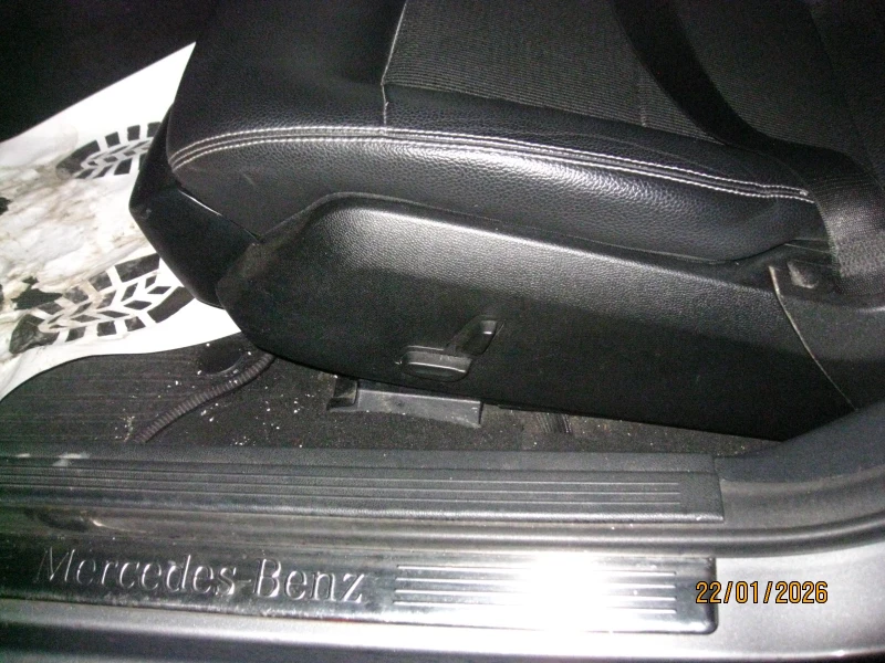 Mercedes-Benz E 250 4 MATIC 7G TRONIK, снимка 13 - Автомобили и джипове - 53193373