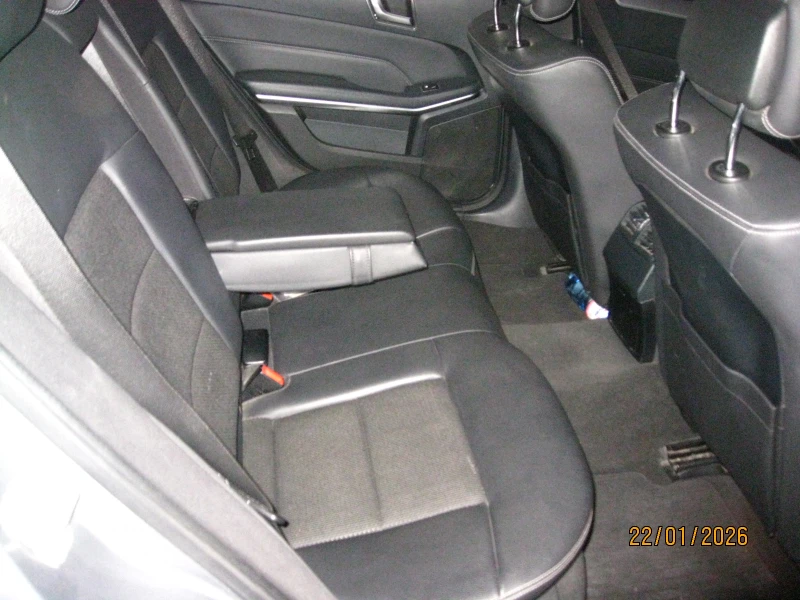Mercedes-Benz E 250 4 MATIC 7G TRONIK, снимка 11 - Автомобили и джипове - 53193373