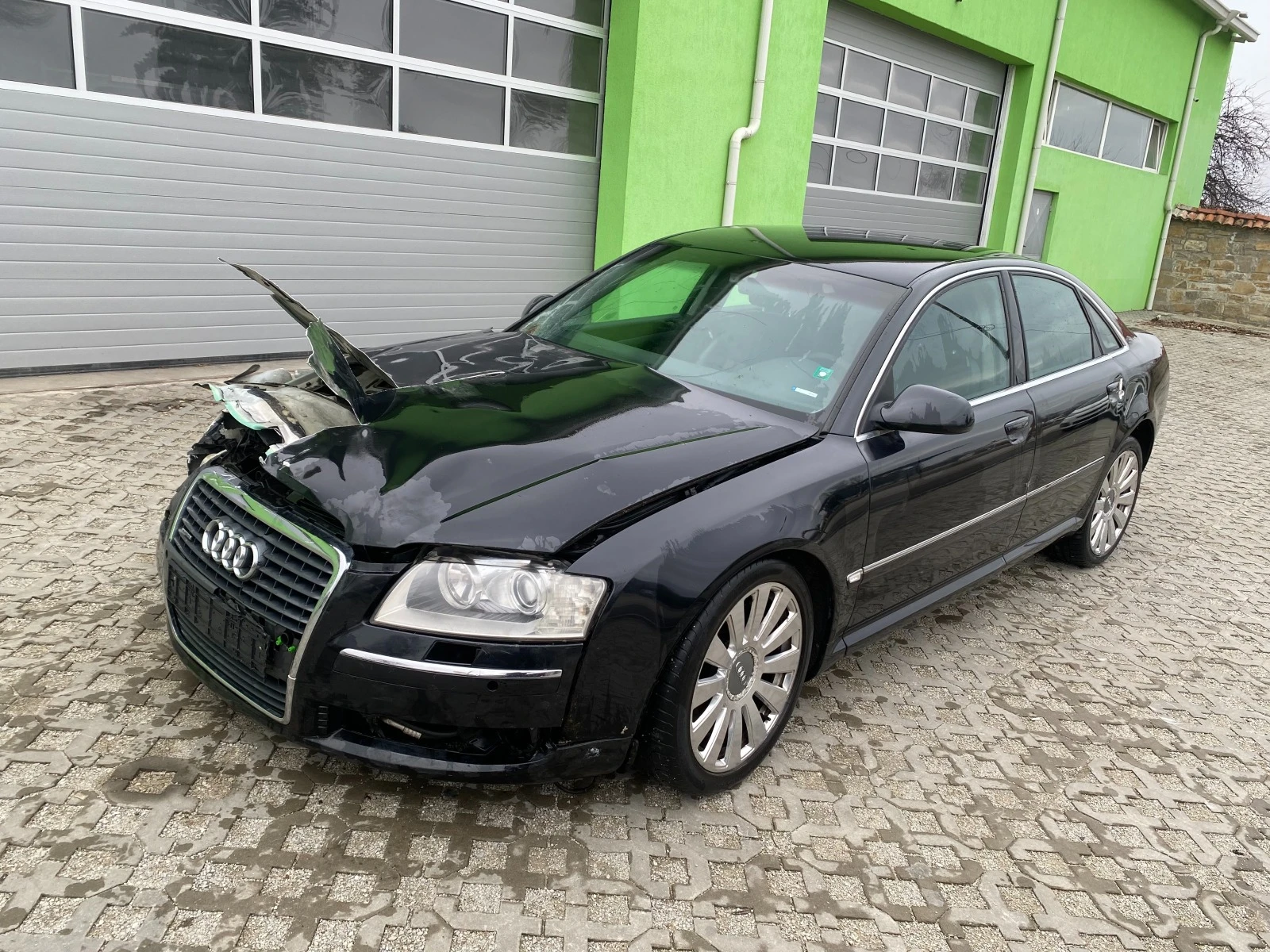 Audi A8 4.2 FSI 350HP - изображение 3