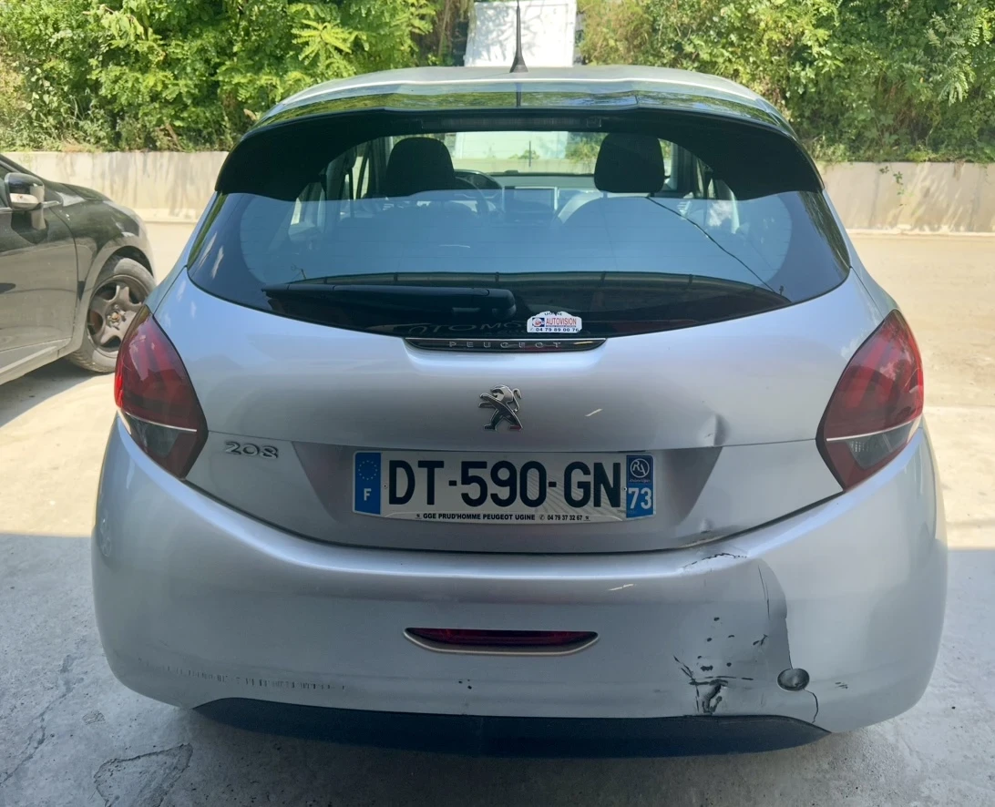 Peugeot 208 1.2i EURO6 AUTOMATIC - изображение 8