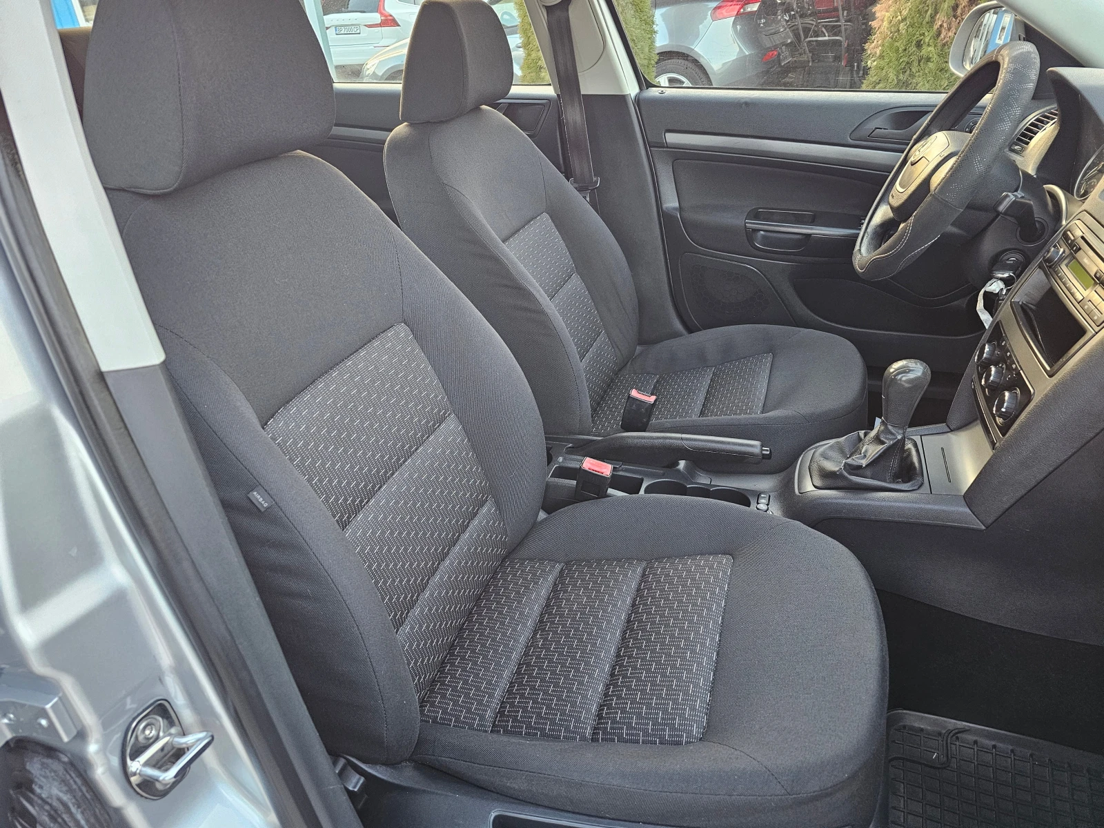 Skoda Octavia 1.6TDI 105кс EURO 5 ! ! КЛИМАТИК | Mobile.bg — изображение 13