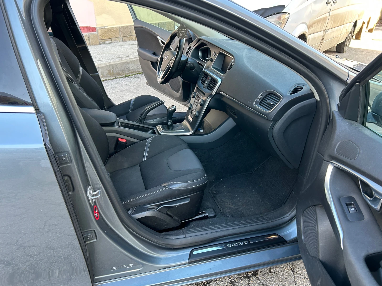 Volvo V40 2.0D 190k.c. LED DIGITAL  - изображение 10