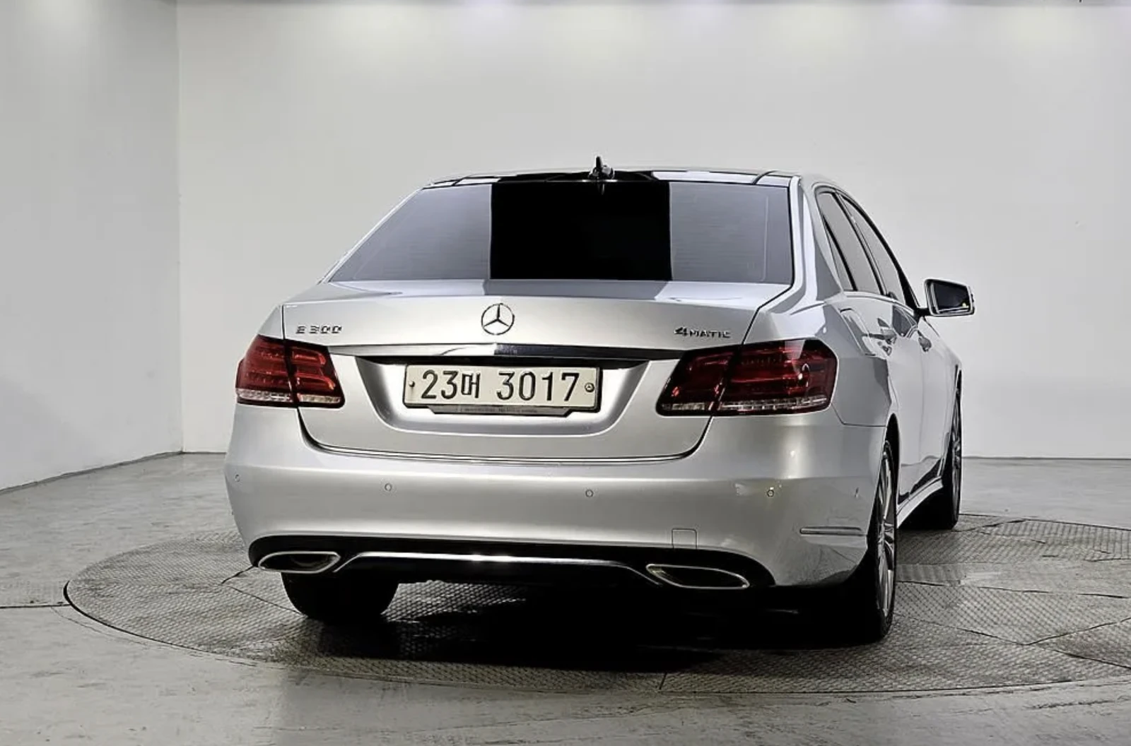 Mercedes-Benz E 300 4matic* Pano* Blind spot* Крайна цена, снимка 3 - Автомобили и джипове - 54566176