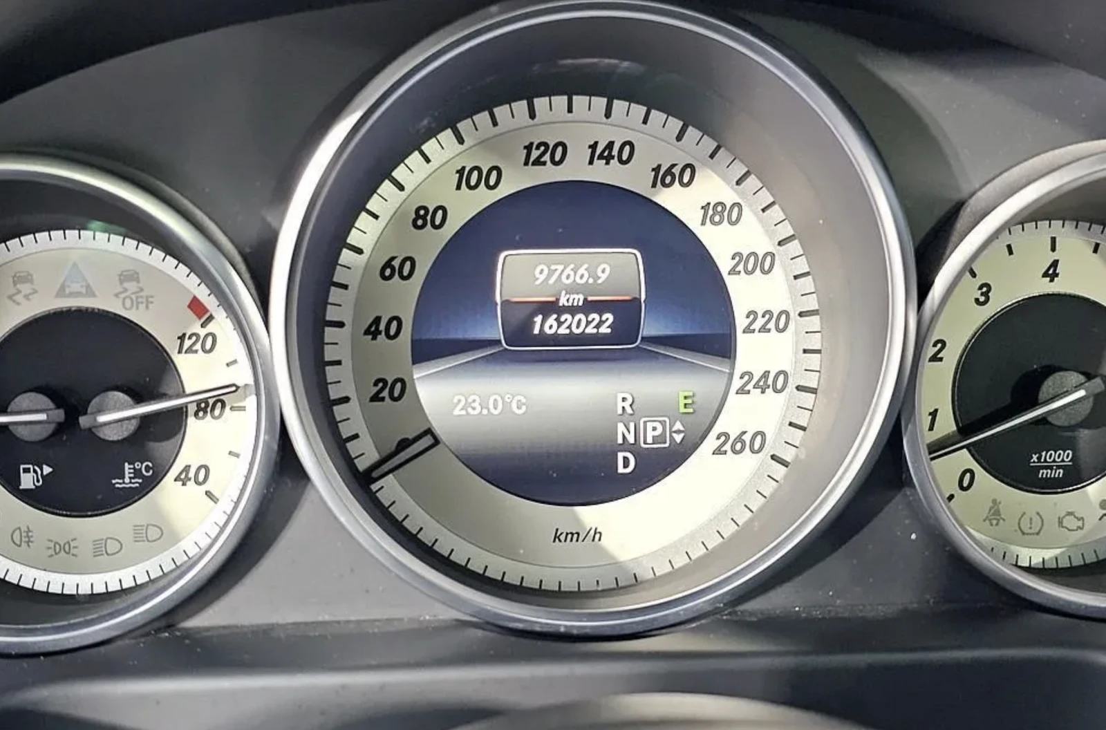 Mercedes-Benz E 300 4matic* Pano* Blind spot* Крайна цена, снимка 5 - Автомобили и джипове - 54566176
