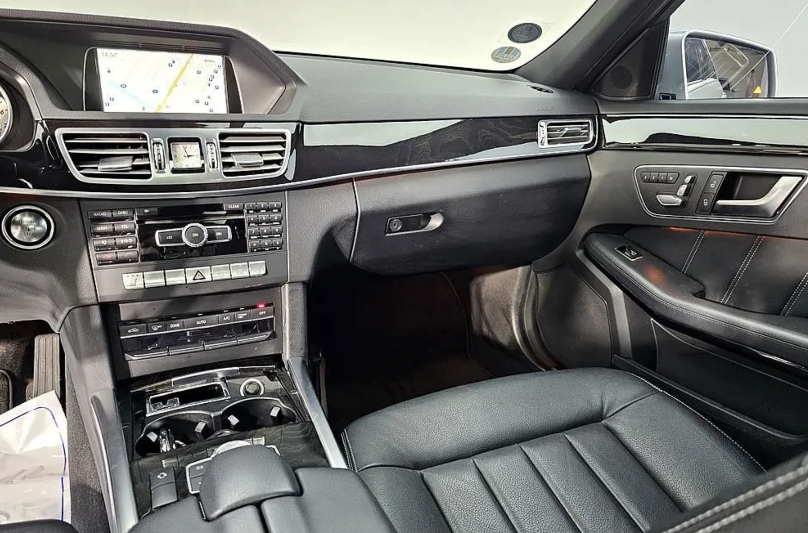 Mercedes-Benz E 300 4matic* Pano* Blind spot* Крайна цена, снимка 9 - Автомобили и джипове - 54566176