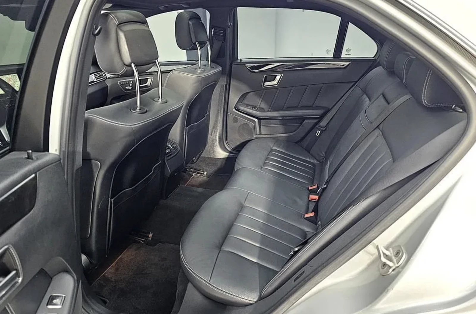 Mercedes-Benz E 300 4matic* Pano* Blind spot* Крайна цена, снимка 8 - Автомобили и джипове - 54566176
