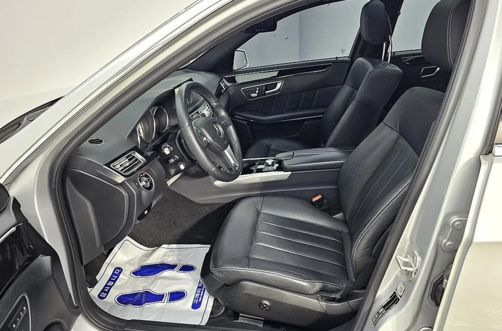 Mercedes-Benz E 300 4matic* Pano* Blind spot* Крайна цена, снимка 6 - Автомобили и джипове - 54566176