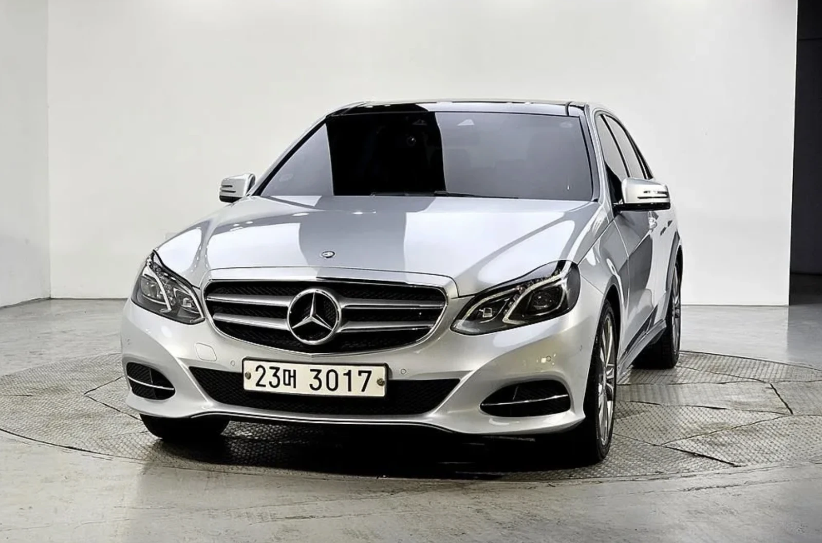 Mercedes-Benz E 300 4matic* Pano* Blind spot* Крайна цена
