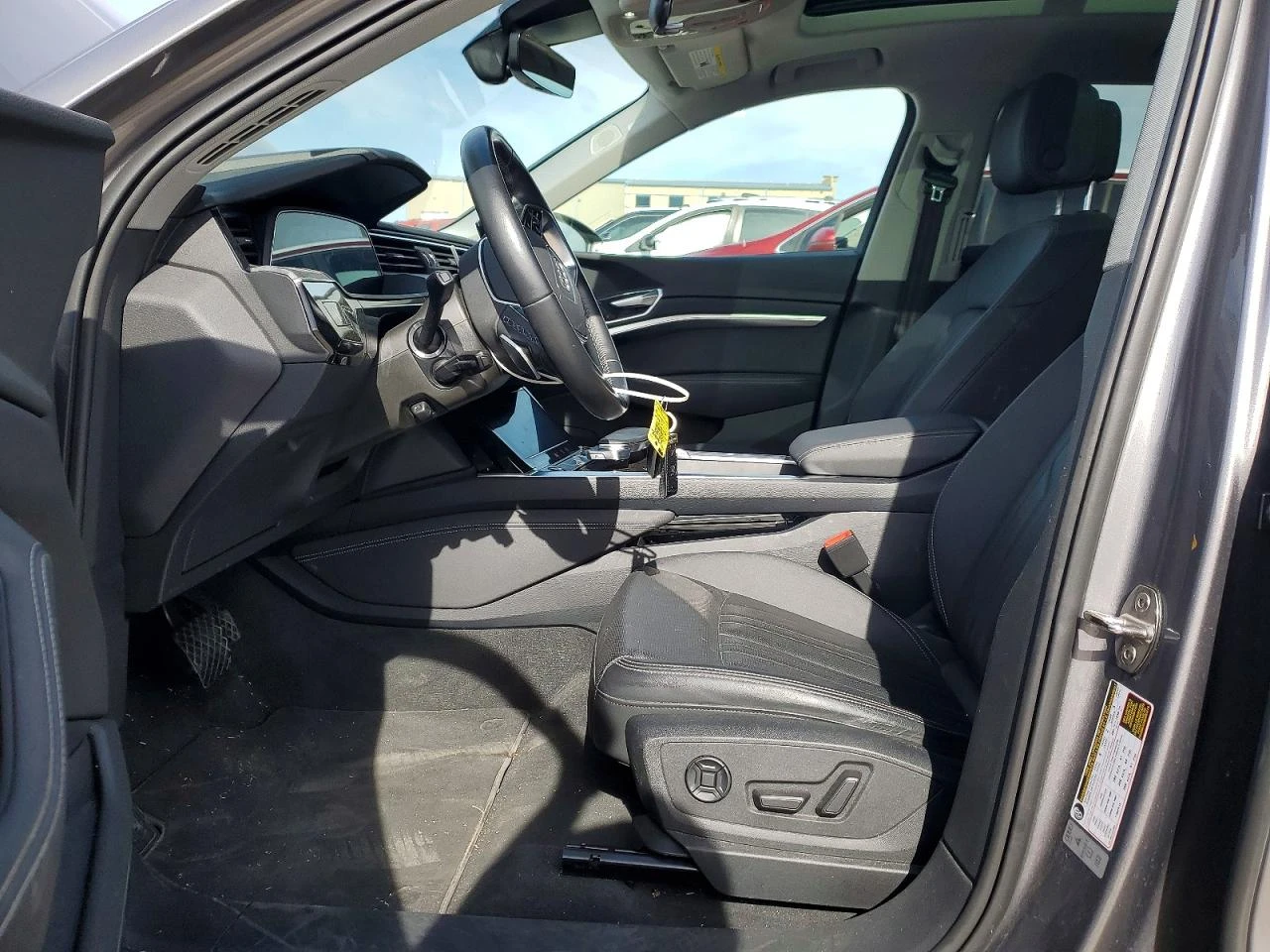Audi E-Tron Premium Plus, снимка 7 - Автомобили и джипове - 55241084
