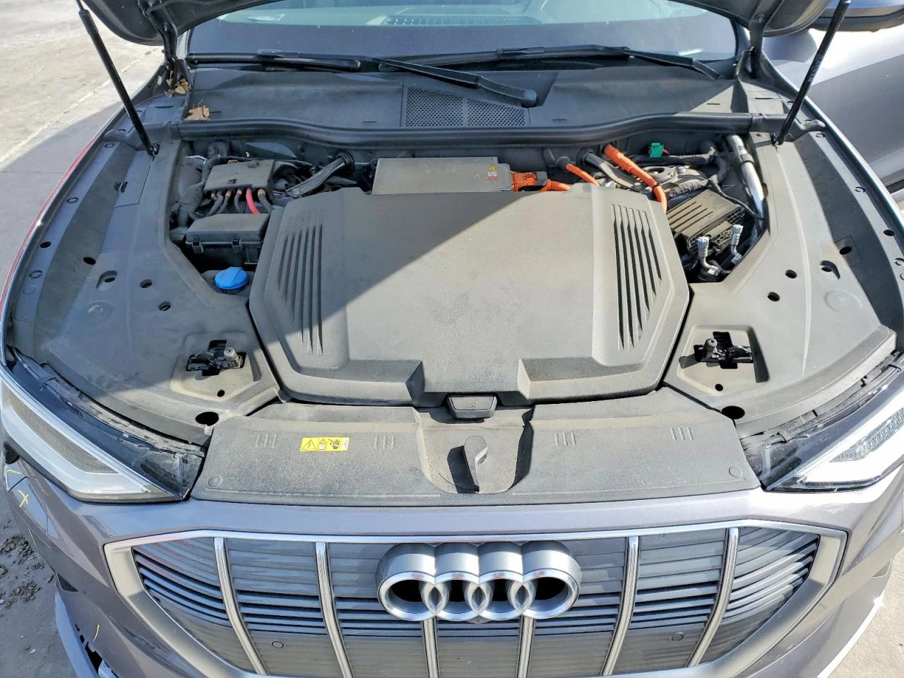 Audi E-Tron Premium Plus, снимка 12 - Автомобили и джипове - 55241084