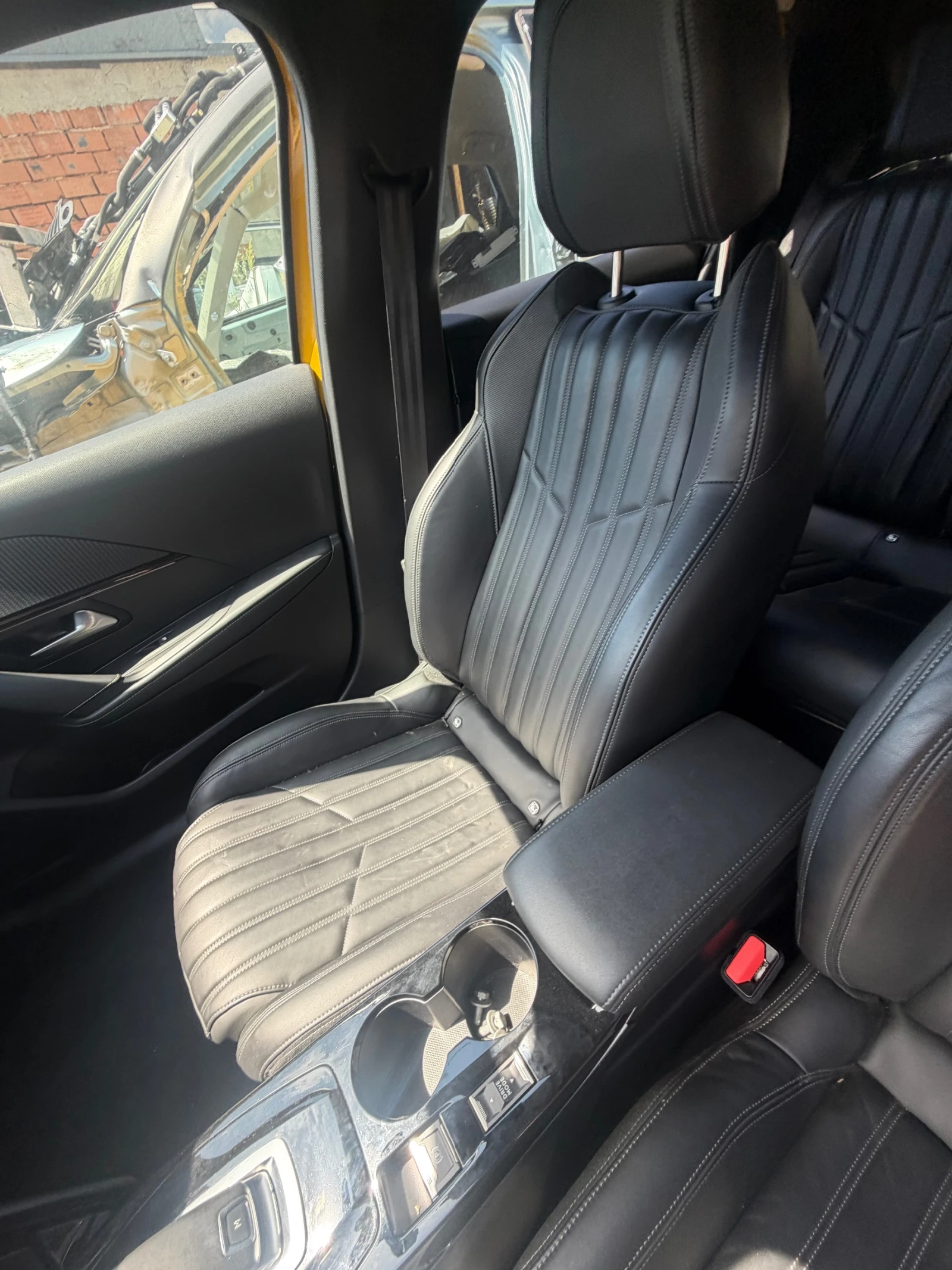 Peugeot 208 1.2i, снимка 7 - Автомобили и джипове - 55436648