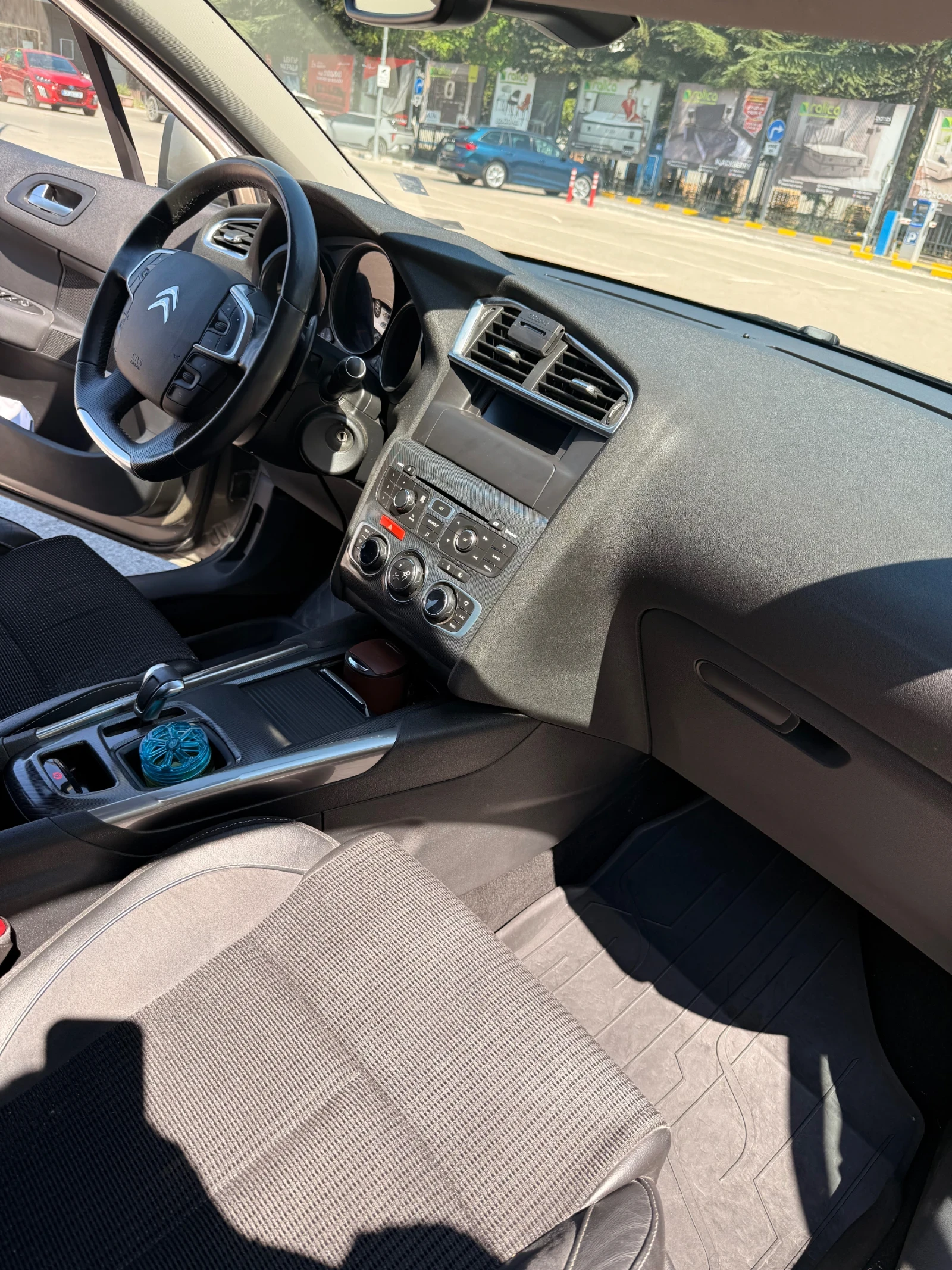 Citroen C4 1.6e-HDI EXCLUSIVE, снимка 10 - Автомобили и джипове - 55509133