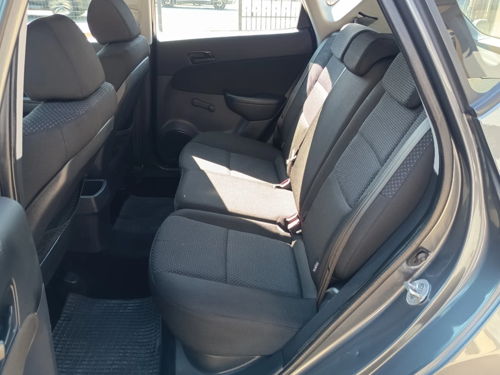 Hyundai I30 1.6crdi, снимка 10 - Автомобили и джипове - 56133162