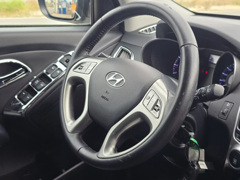 Hyundai IX35 2.0i/4X4/AVTOMAT/KOJA/PODGREV/GAZ-BENZIN, снимка 13 - Автомобили и джипове - 51914200