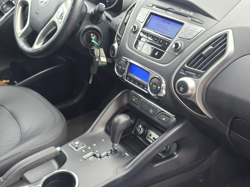Hyundai IX35 2.0i/4X4/AVTOMAT/KOJA/PODGREV/GAZ-BENZIN, снимка 14 - Автомобили и джипове - 51914200