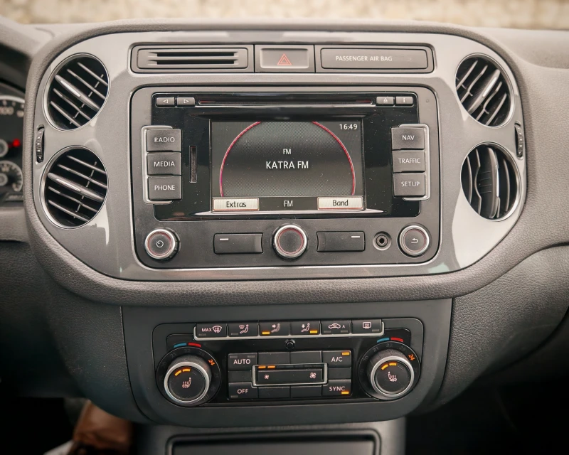 VW Tiguan 2.0 TSi 4x4 DSG-7 НАВИ ПАНО КОЖА, снимка 13 - Автомобили и джипове - 53451741