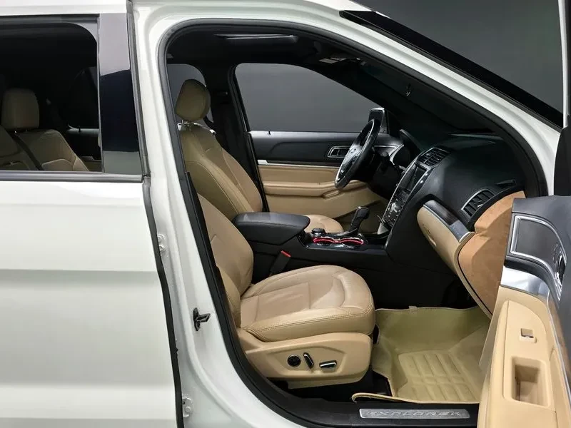 Ford Explorer 2.3 AWD, снимка 10 - Автомобили и джипове - 54351533