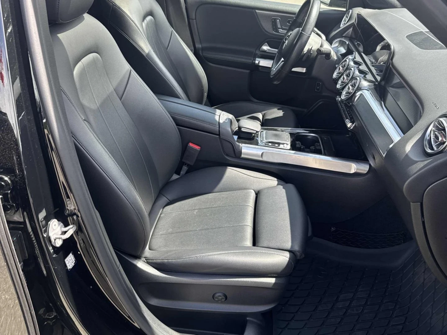 Mercedes-Benz GLB 250 2020 4Matic * Перфектен * Пано* Подгрев, снимка 14 - Автомобили и джипове - 54577091
