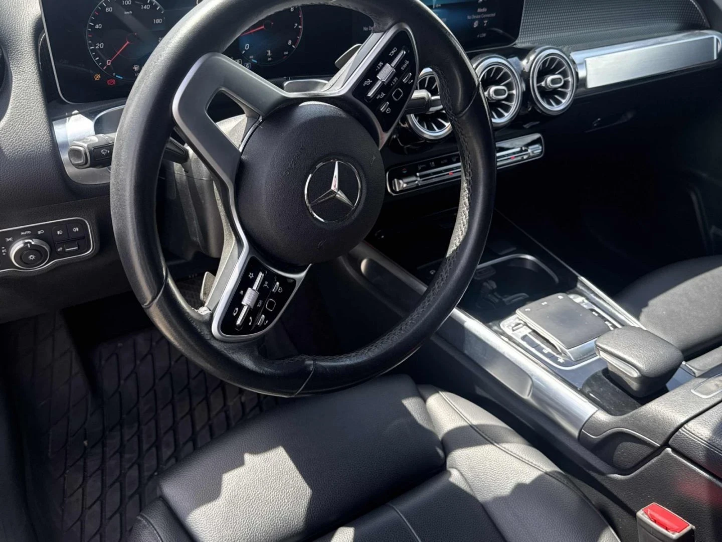 Mercedes-Benz GLB 250 2020 4Matic * Перфектен * Пано* Подгрев, снимка 7 - Автомобили и джипове - 54577091
