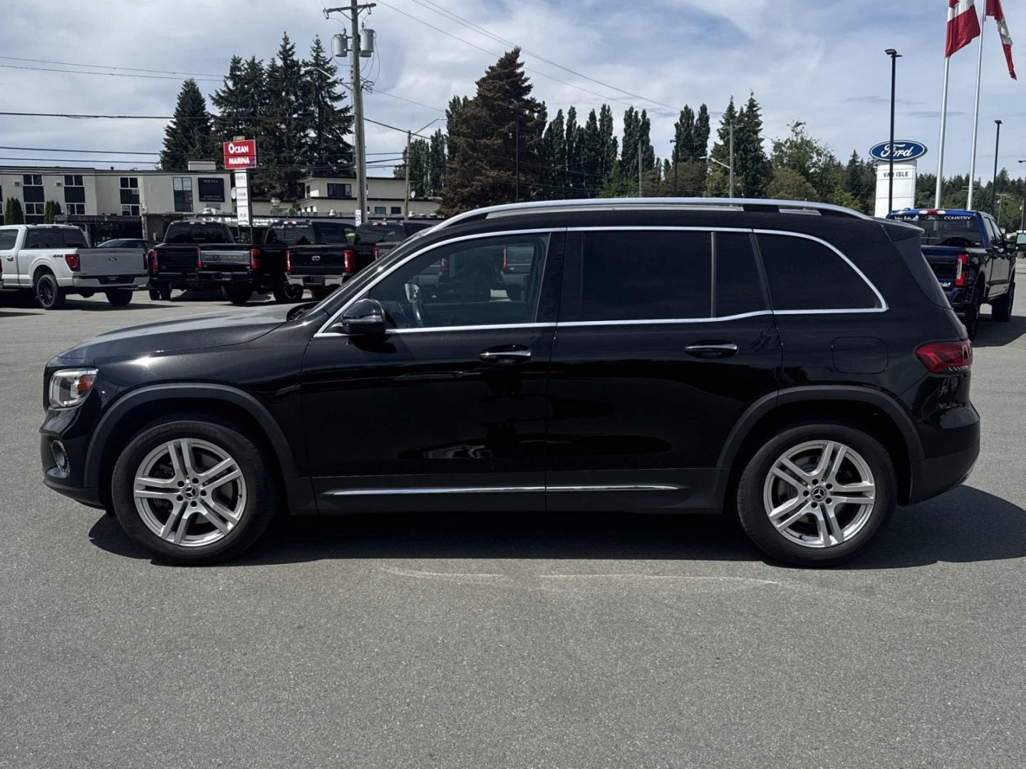 Mercedes-Benz GLB 250 2020 4Matic * Перфектен * Пано* Подгрев, снимка 5 - Автомобили и джипове - 54577091