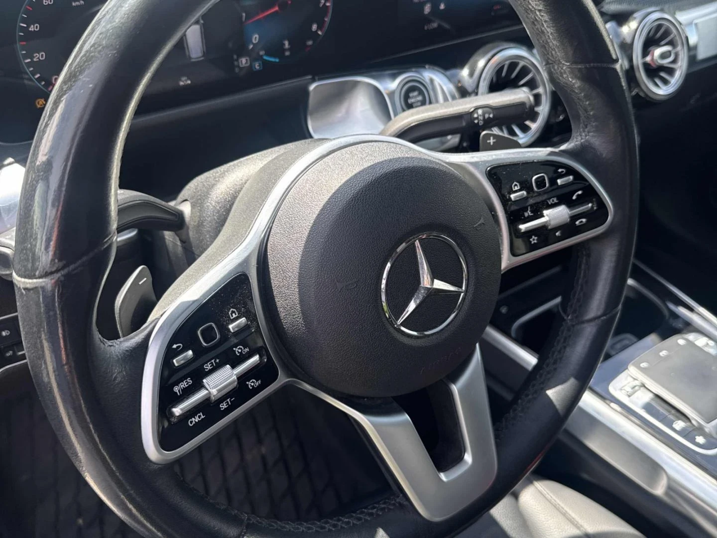 Mercedes-Benz GLB 250 2020 4Matic * Перфектен * Пано* Подгрев, снимка 8 - Автомобили и джипове - 54577091