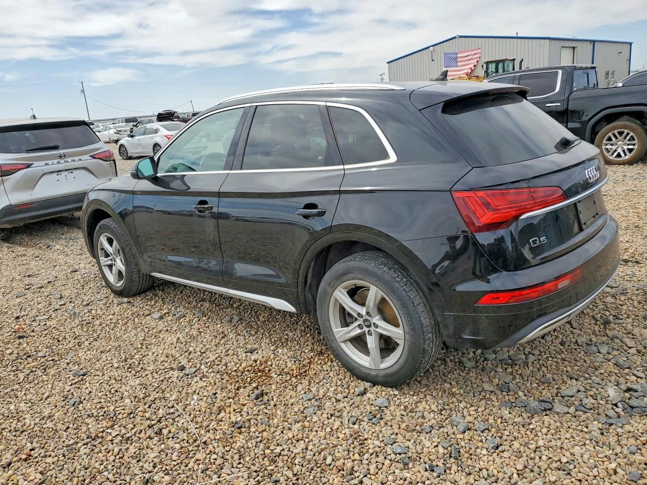 Audi Q5 2.0l Premium, снимка 2 - Автомобили и джипове - 54705935
