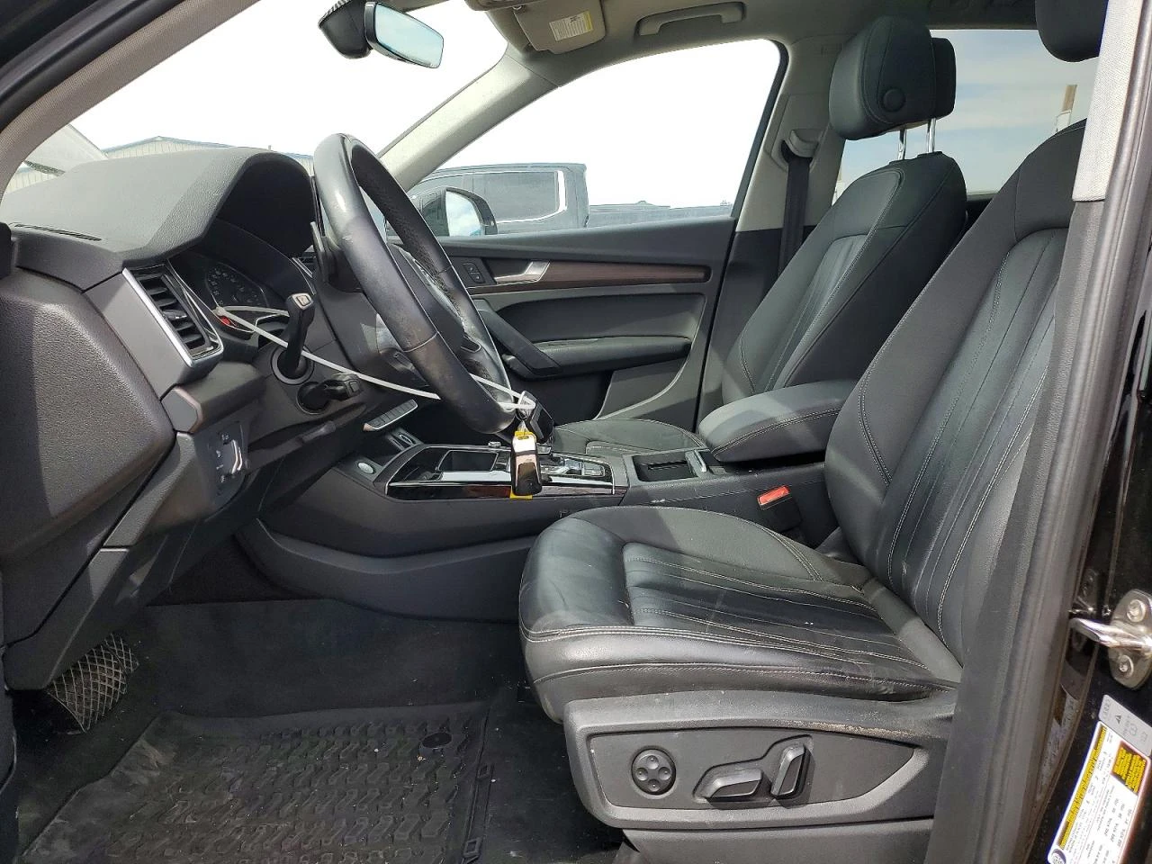 Audi Q5 2.0l Premium, снимка 7 - Автомобили и джипове - 54705935