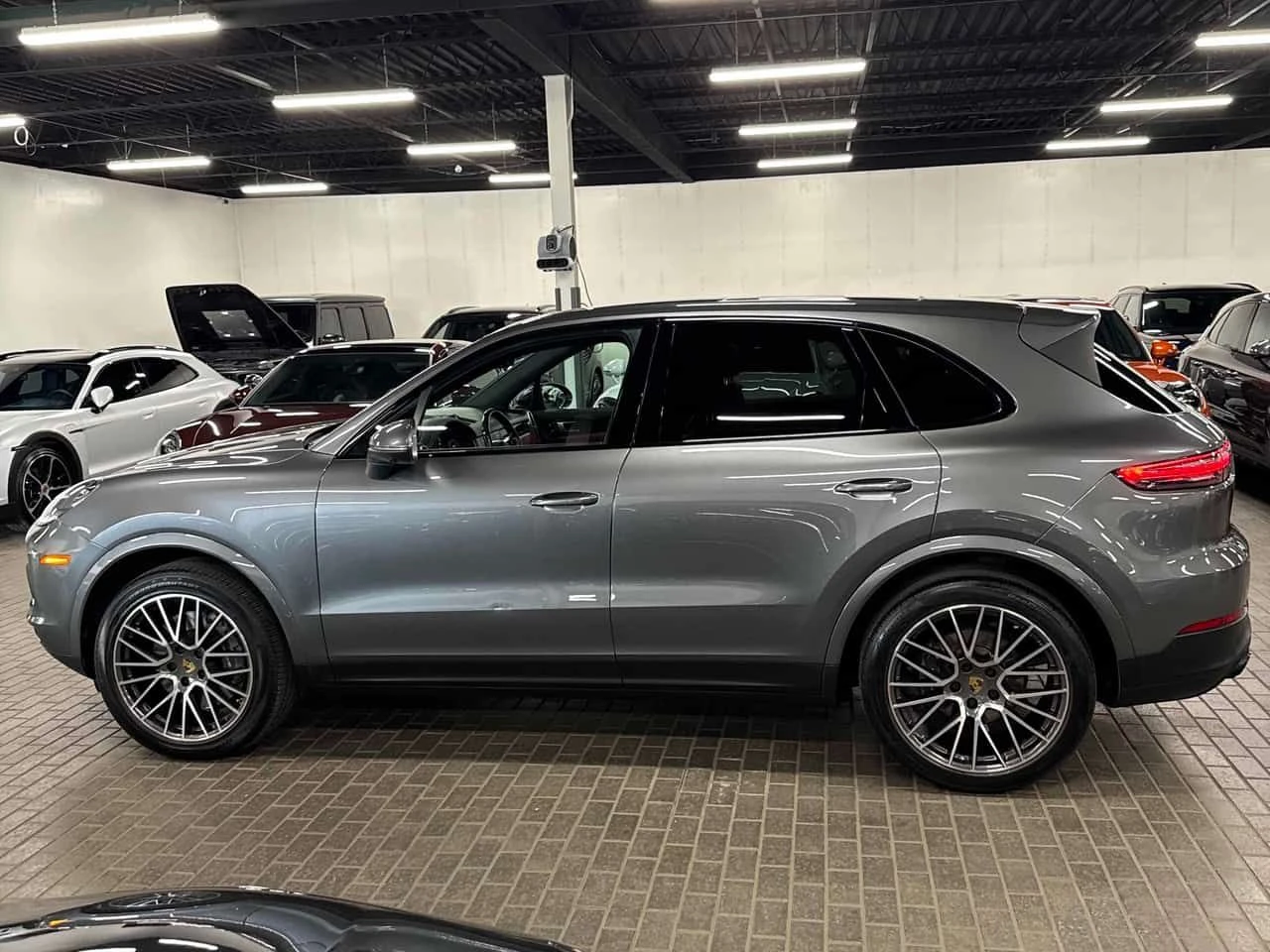 Porsche Cayenne Extended Leather Carbon  CARFAX, снимка 2 - Автомобили и джипове - 54838157