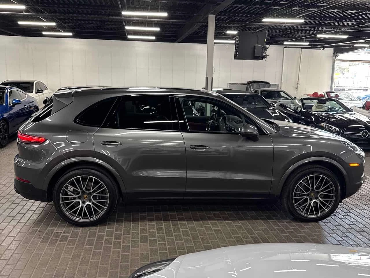Porsche Cayenne Extended Leather Carbon  CARFAX, снимка 3 - Автомобили и джипове - 54838157
