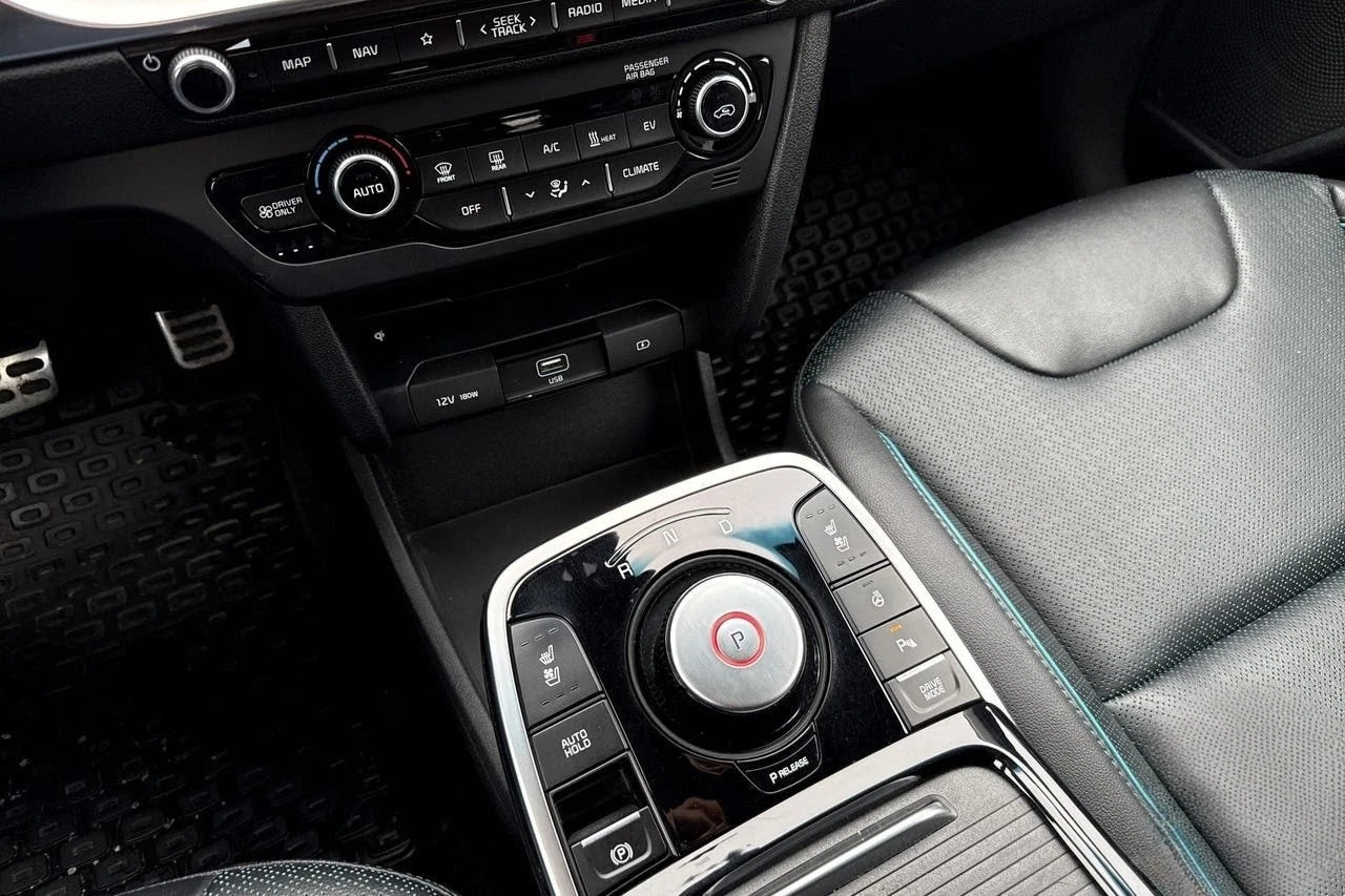 Kia Niro Exclusive 64kWh, снимка 12 - Автомобили и джипове - 56336135