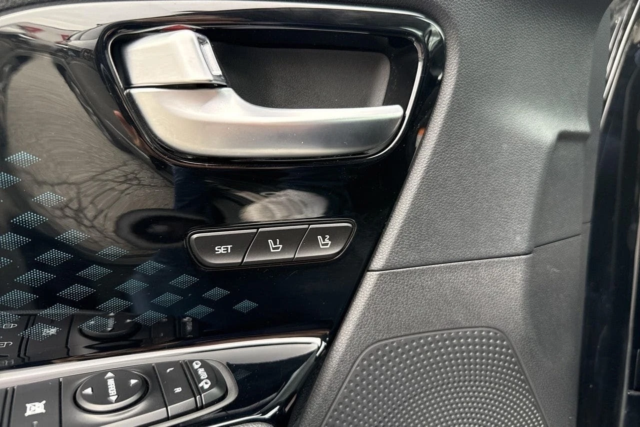 Kia Niro Exclusive 64kWh, снимка 16 - Автомобили и джипове - 56336135