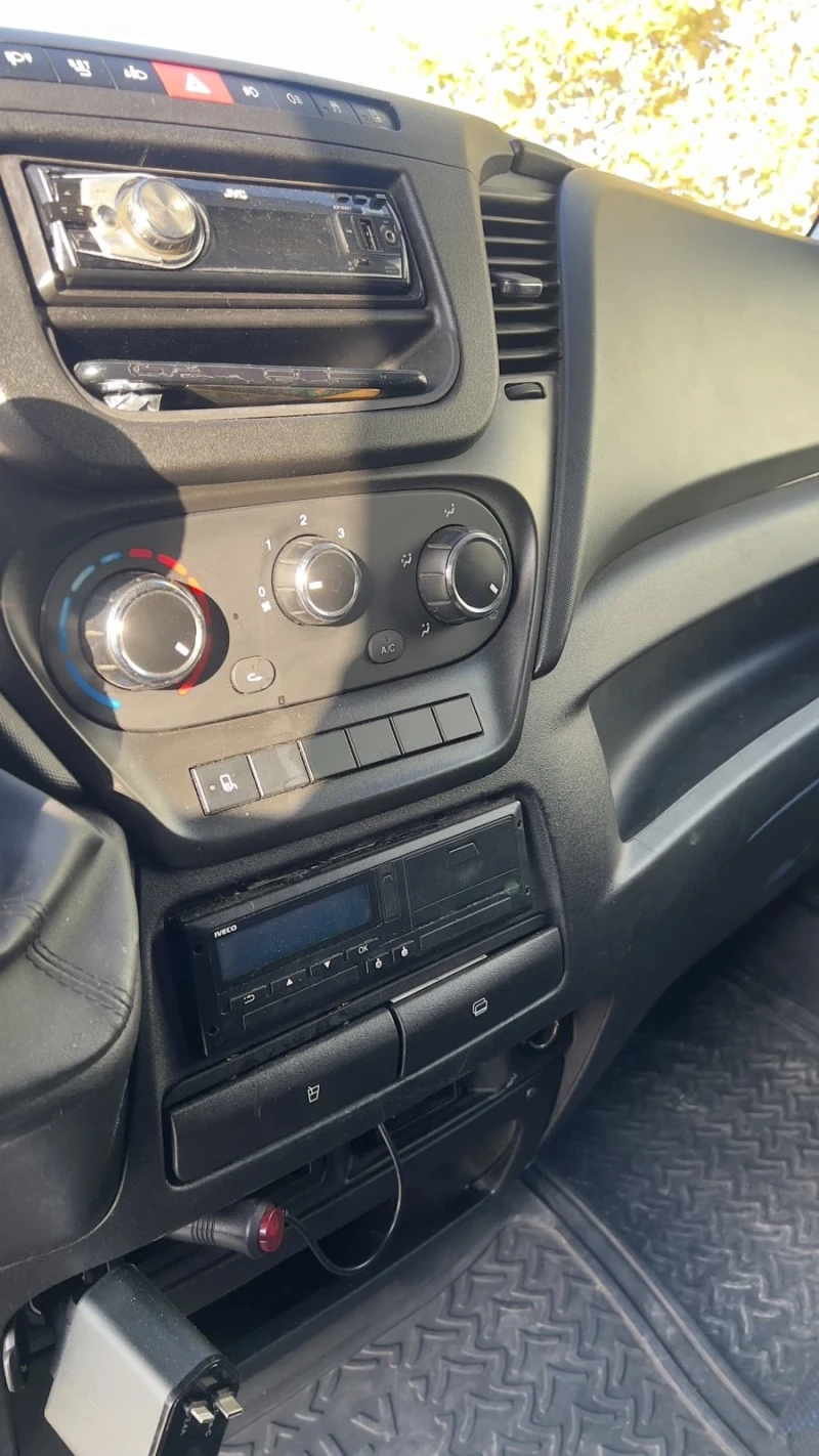 Iveco Daily 35C17, снимка 15 - Камиони - 52435328