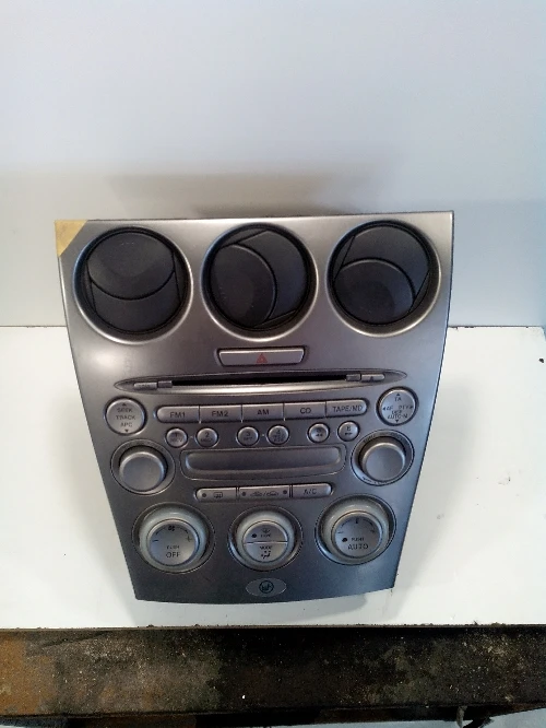 Касетофон сд за Мазда 6 (централна конзола)1