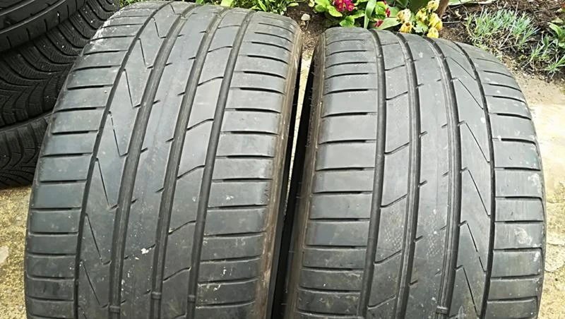 Гуми Летни 255/35R19, снимка 2 - Гуми и джанти - 25305660