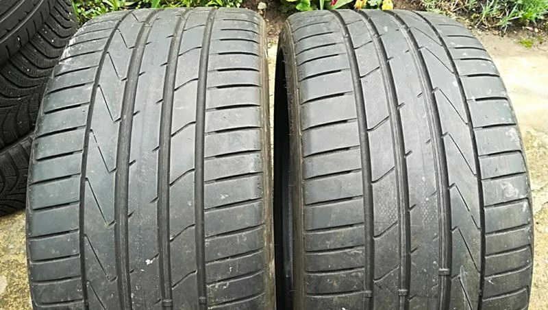 Гуми Летни 255/35R19, снимка 1 - Гуми и джанти - 25305660