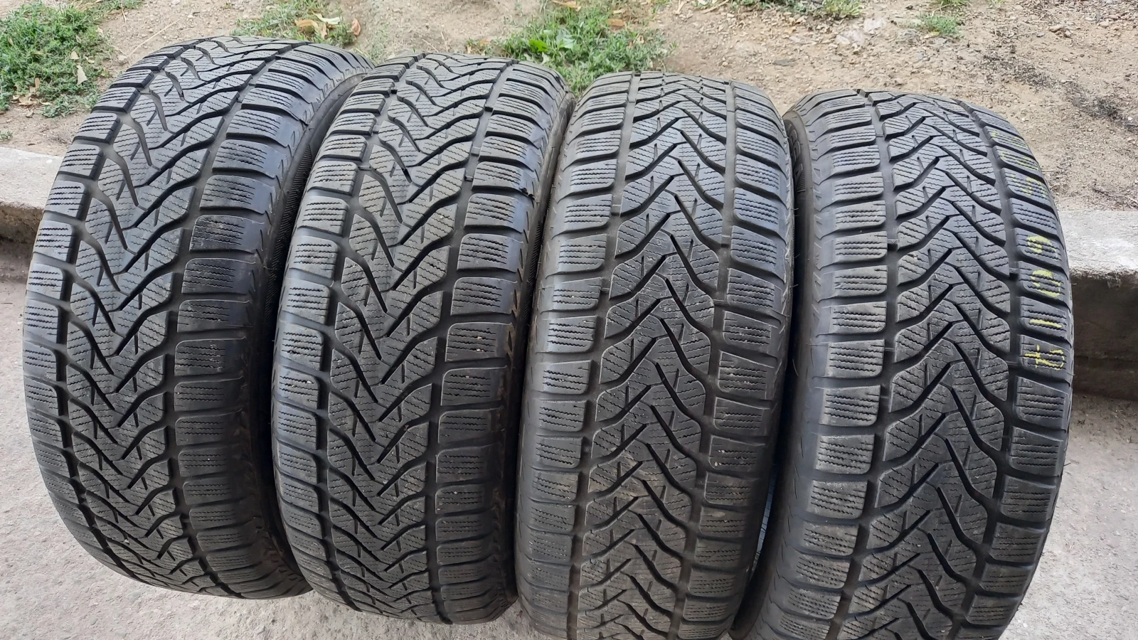 Гуми Зимни 225/60R17