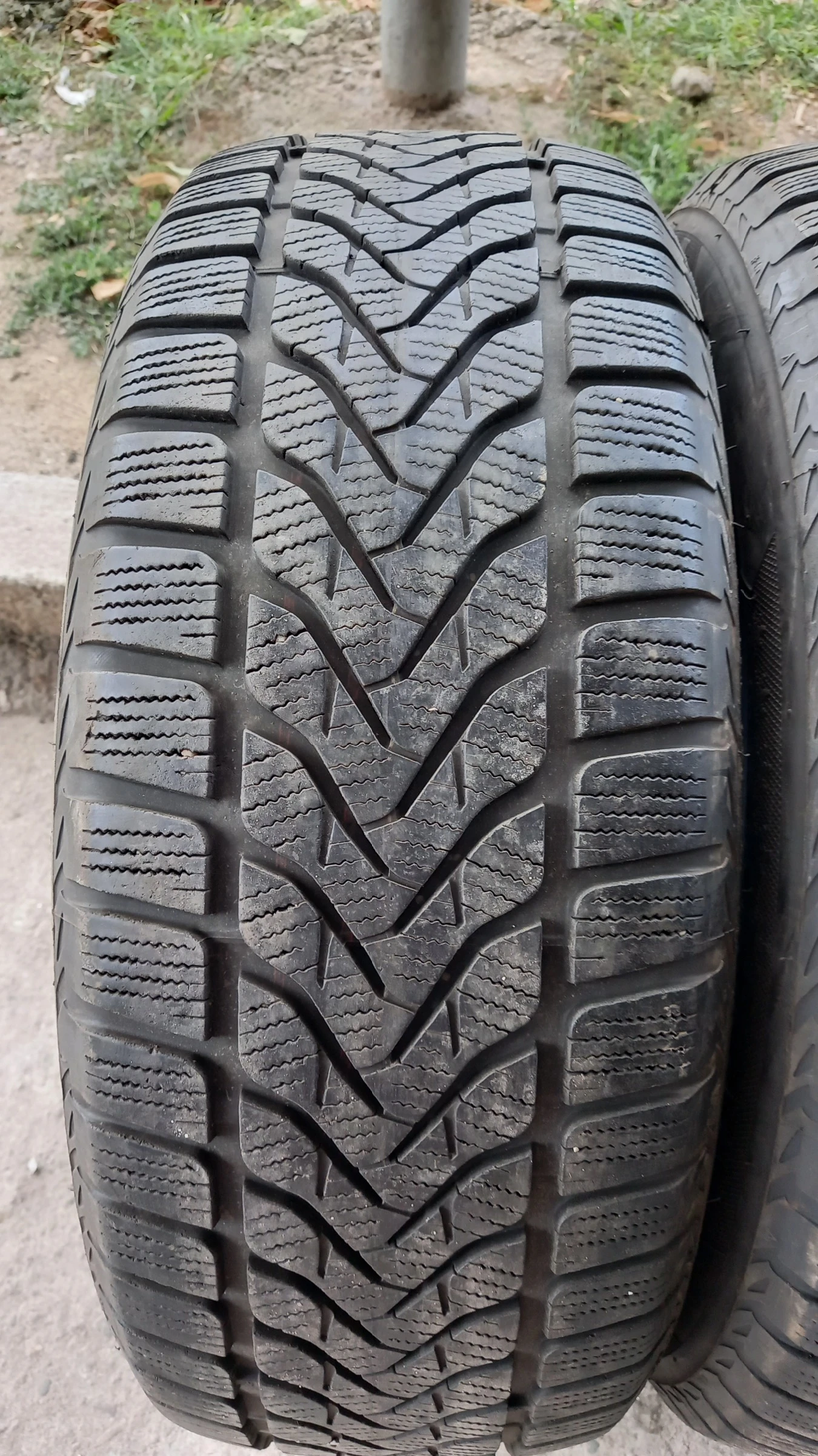 Гуми Зимни 225/60R17, снимка 5 - Гуми и джанти - 56106119