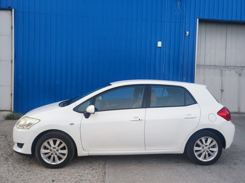 Toyota Auris 1.6 VVTI Key Less , Климатроник кожен салон, снимка 3 - Автомобили и джипове - 46552086