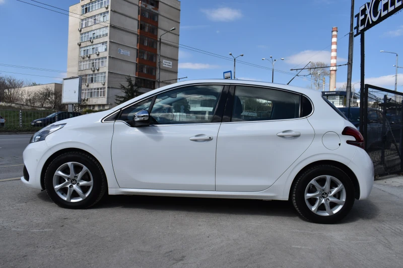 Peugeot 208 1.2i* ALLURE* CAMERA* PANORAMA, снимка 3 - Автомобили и джипове - 49563720