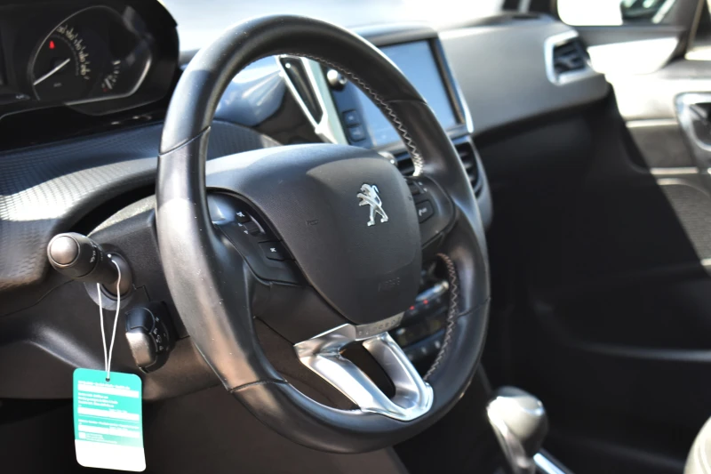 Peugeot 208 1.2i* ALLURE* CAMERA* PANORAMA, снимка 9 - Автомобили и джипове - 49563720