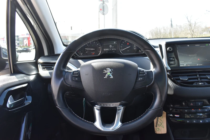 Peugeot 208 1.2i* ALLURE* CAMERA* PANORAMA, снимка 13 - Автомобили и джипове - 49563720