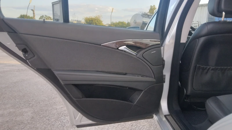 Mercedes-Benz E 220 Mercedes-Benz E-Klasse E 220 CDI Avantgarde, снимка 6 - Автомобили и джипове - 52012639